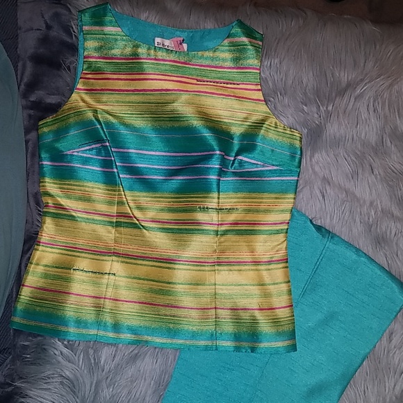 Dress Barn Pants - Dress Barn Matching Shirt and Capri Set